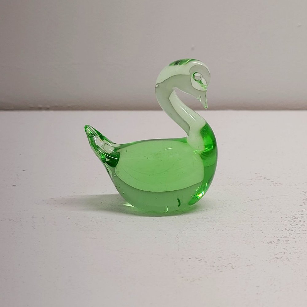 Vintage Pilgrim Glass Apple Green Small Swan #921